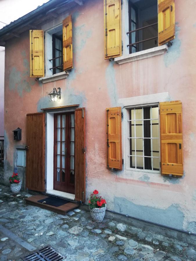 La Chicca Piccola Casina In Affitto Nel Borgo Antico Di Gaggio Montano Bo Apartment Luaran gambar